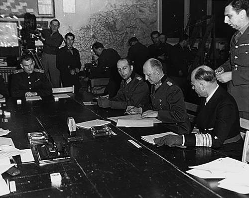 Vươn Lên Từ Vực Thẳm - Thần Kỳ Kinh Tế Tây Đức Sau 1945
